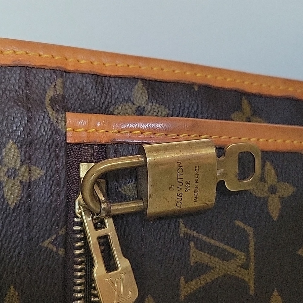 Louis Vuitton Monogram Garment Bag - Picture 2 of 12